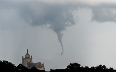 Dole (39) : Un tuba (amorce de tornade) se forme au-dessus de la ville ce Samedi après-midi !