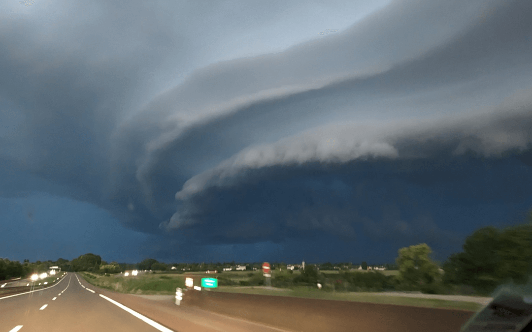 DOLE (39) : Qu’est-ce qu’un arcus ? Ce nuage apocalyptique observé dimanche soir